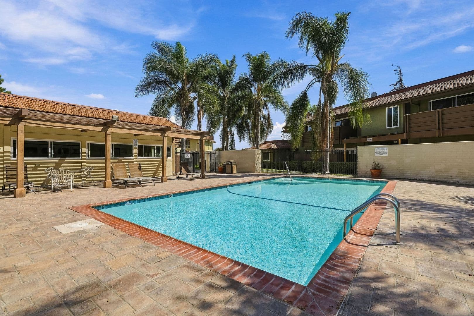 Oceanside Townhome: 615 Fredricks Ave