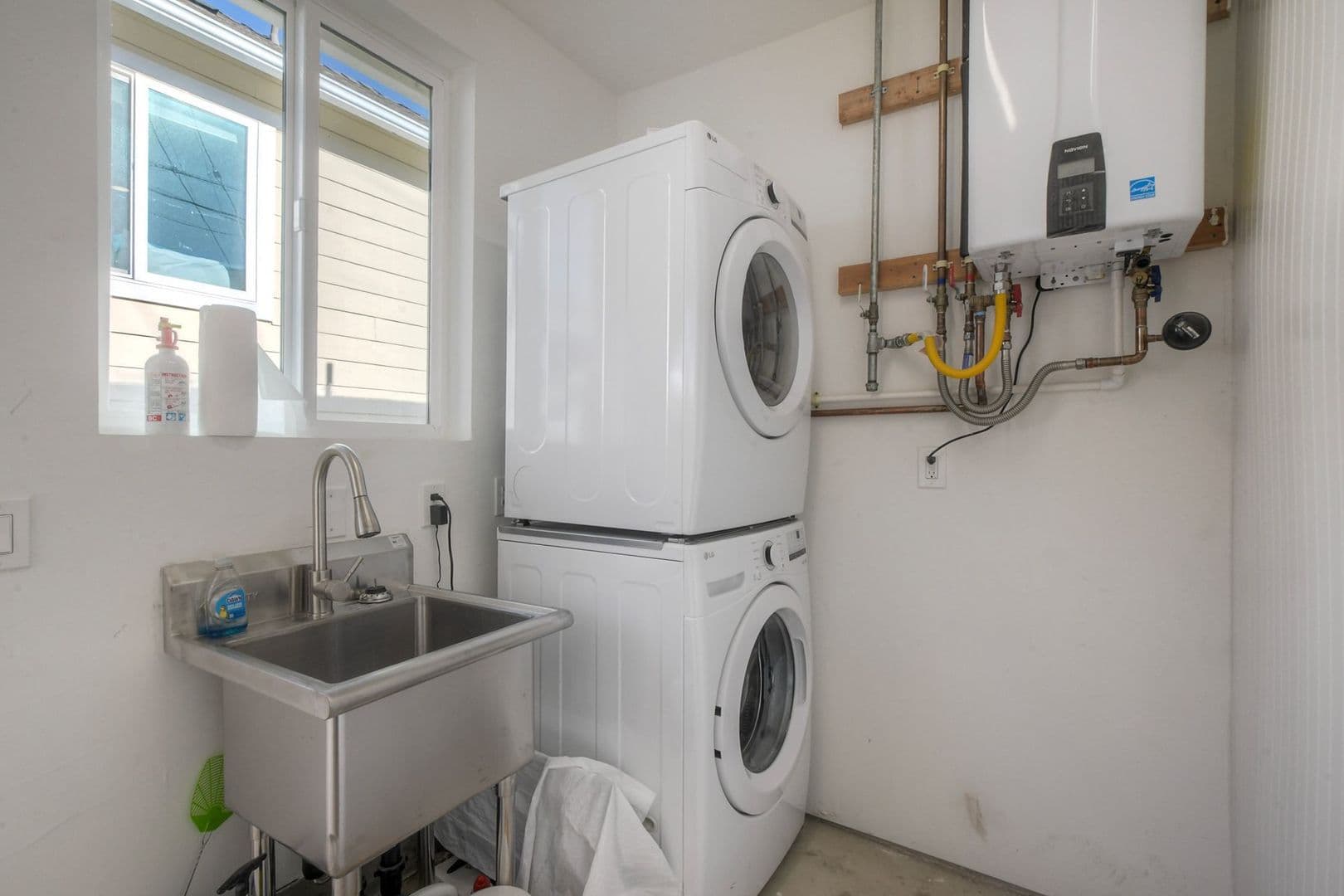 Oceanside Apartment: 409 N Ditmar