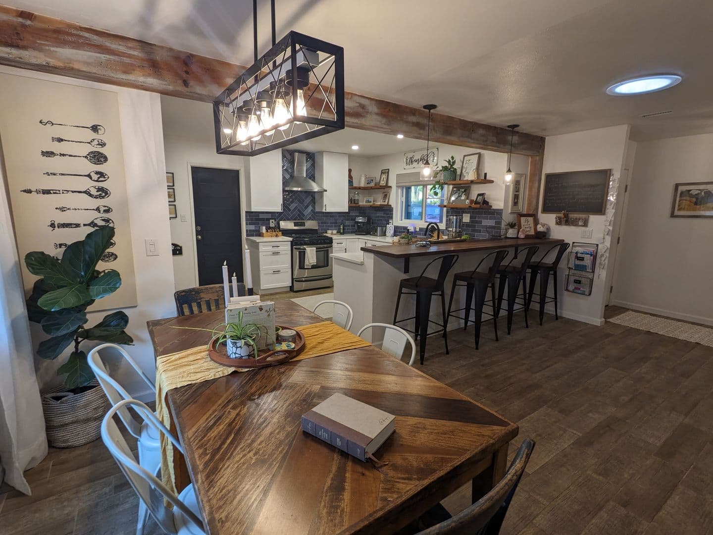 Poway House: 13964 Sam O Reno Road