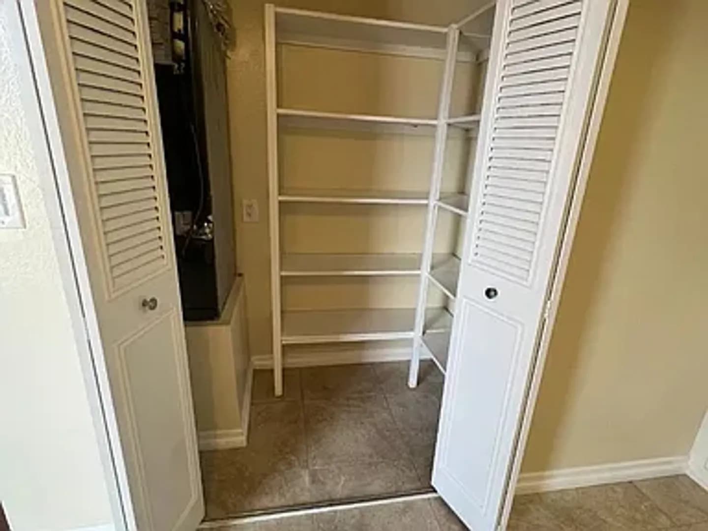 Glendale Apartment: 1400 Glenwood Road