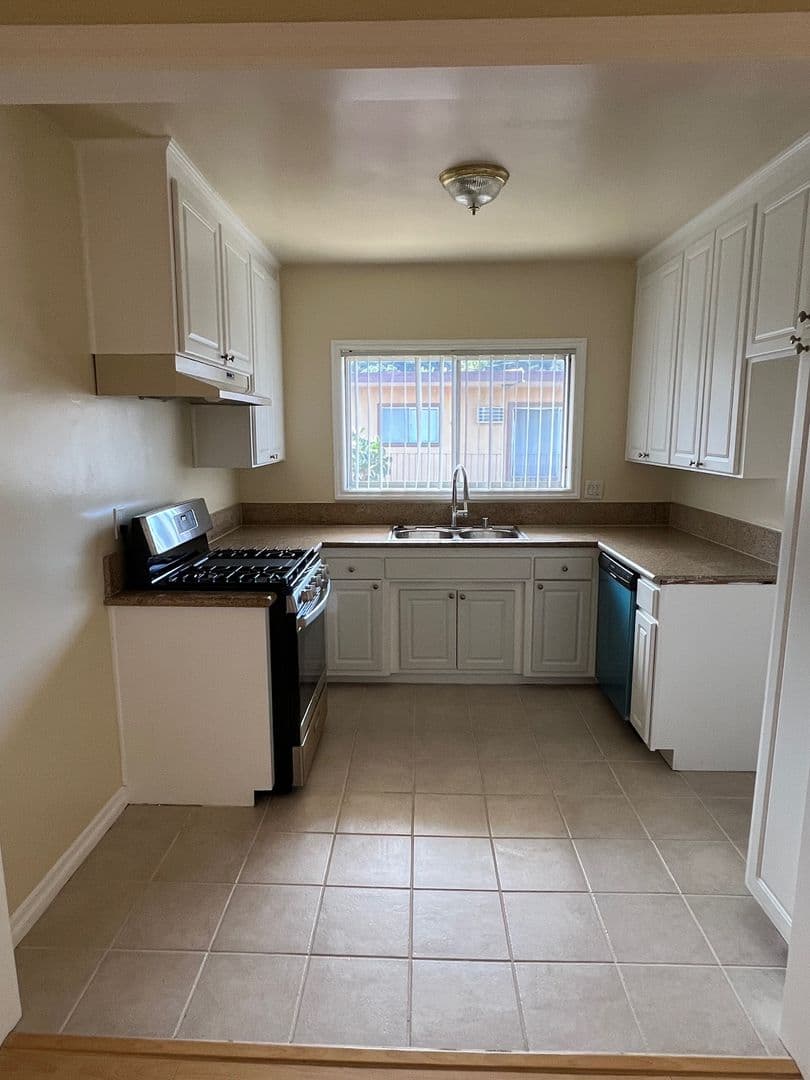 Glendale Apartment: 1271 Boynton Street