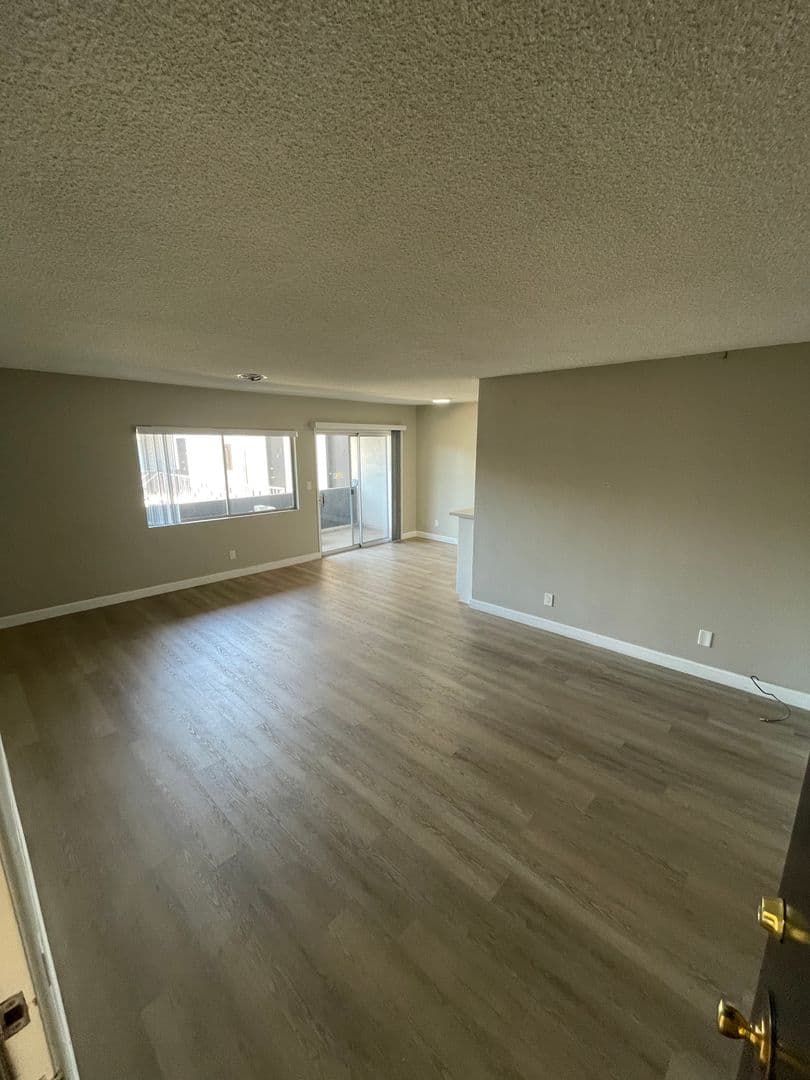 Encino Apartment: 17340 Burbank Blvd