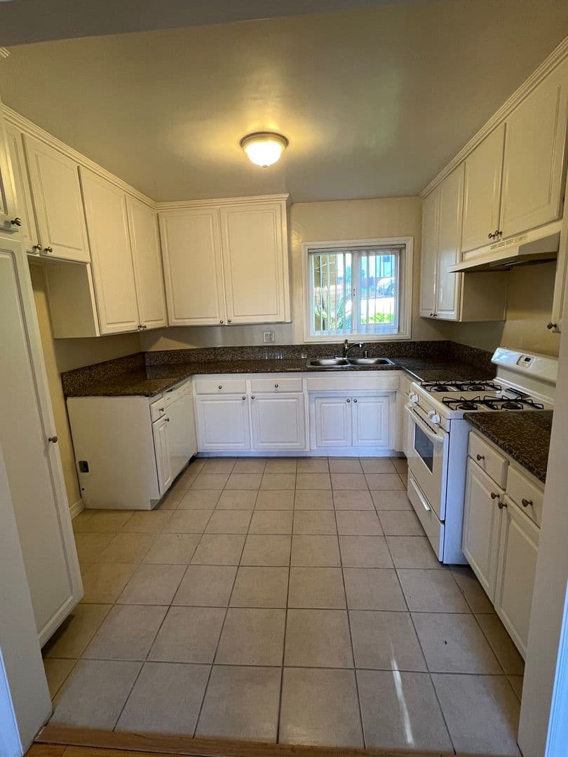 Glendale Apartment: 1271 Boynton Street