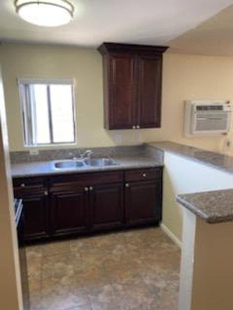 Tujunga Apartment: 10142 McClemont Ave