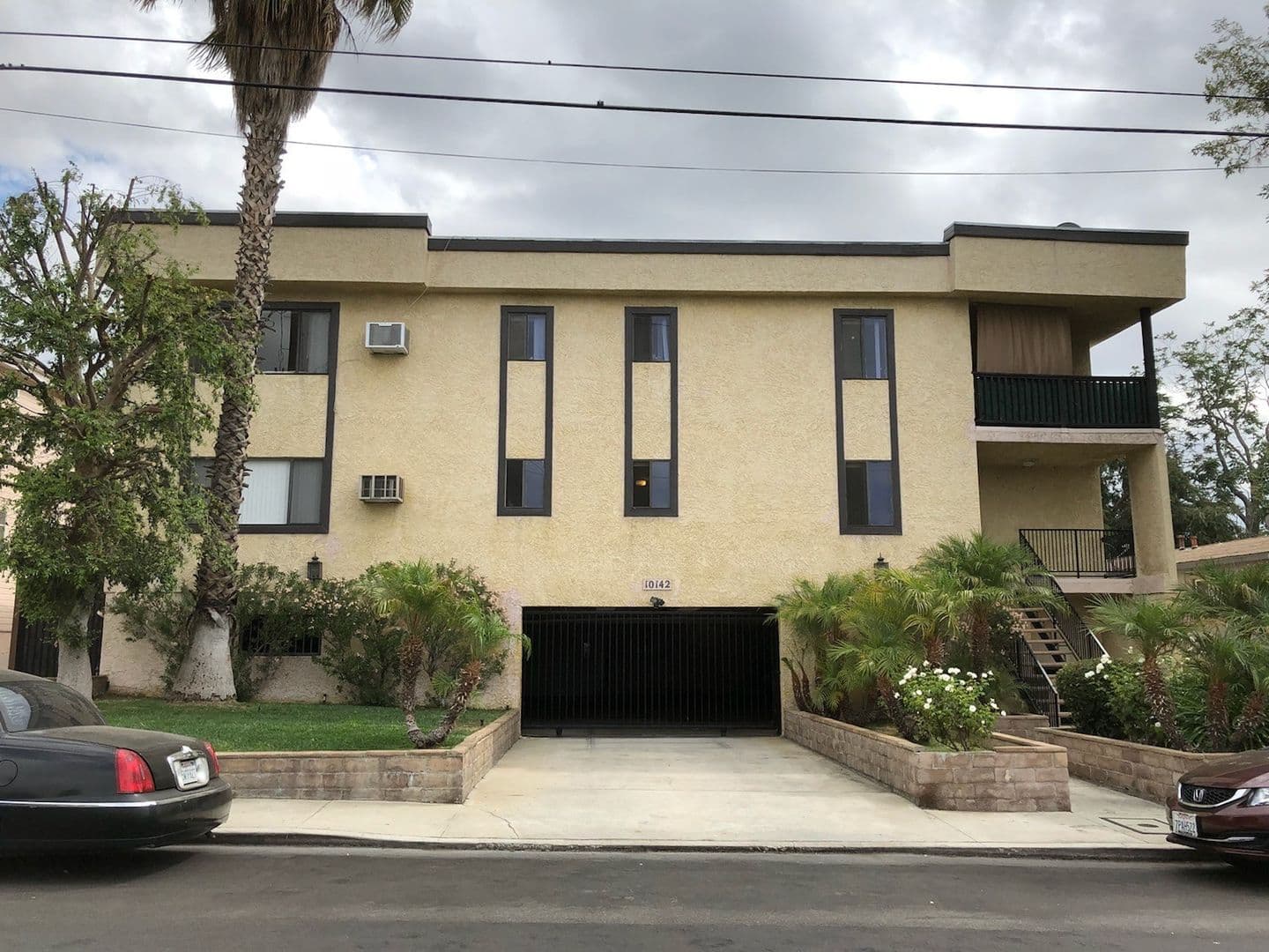 Tujunga Apartment: 10142 McClemont Ave