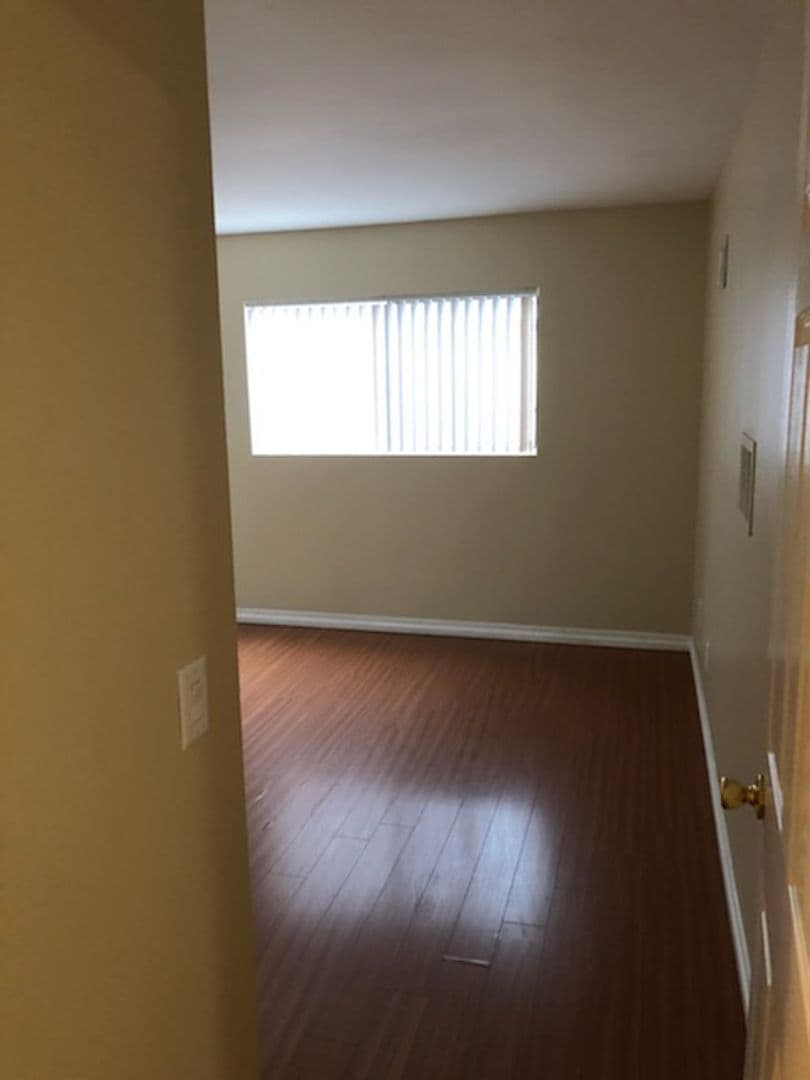 Tujunga Apartment: 10142 McClemont Ave