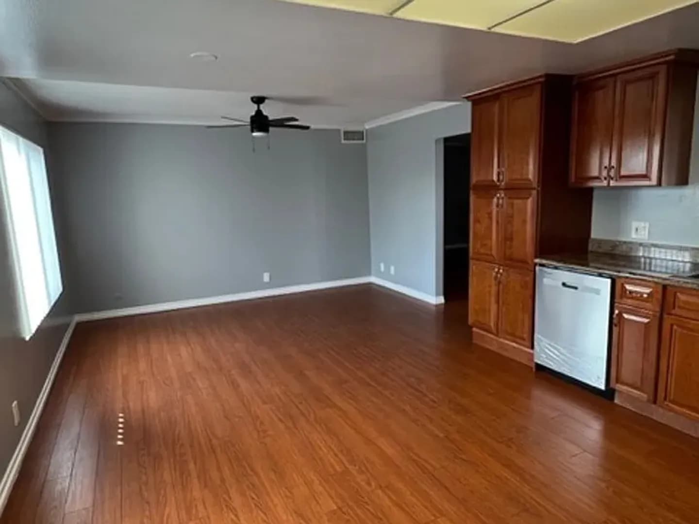 Glendale Apartment: 1400 Glenwood Road