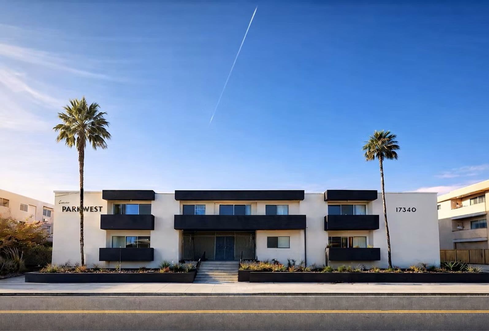 Encino Apartment: 17340 Burbank Blvd