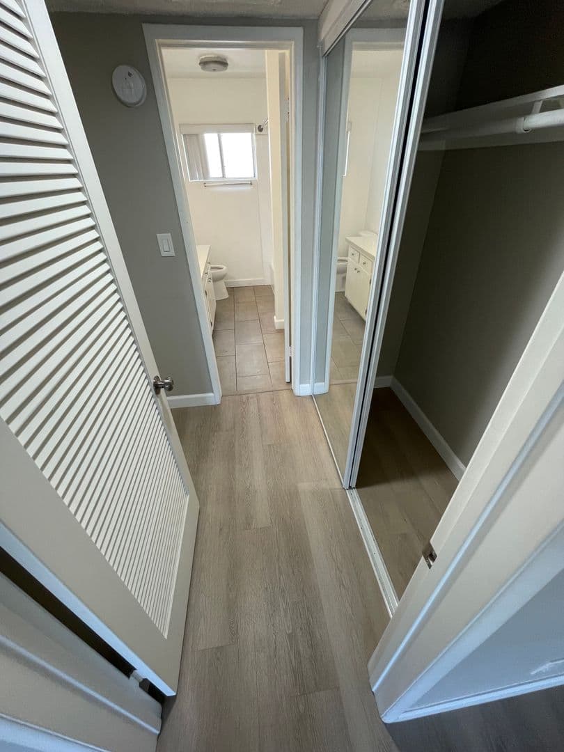 Encino Apartment: 17340 Burbank Blvd