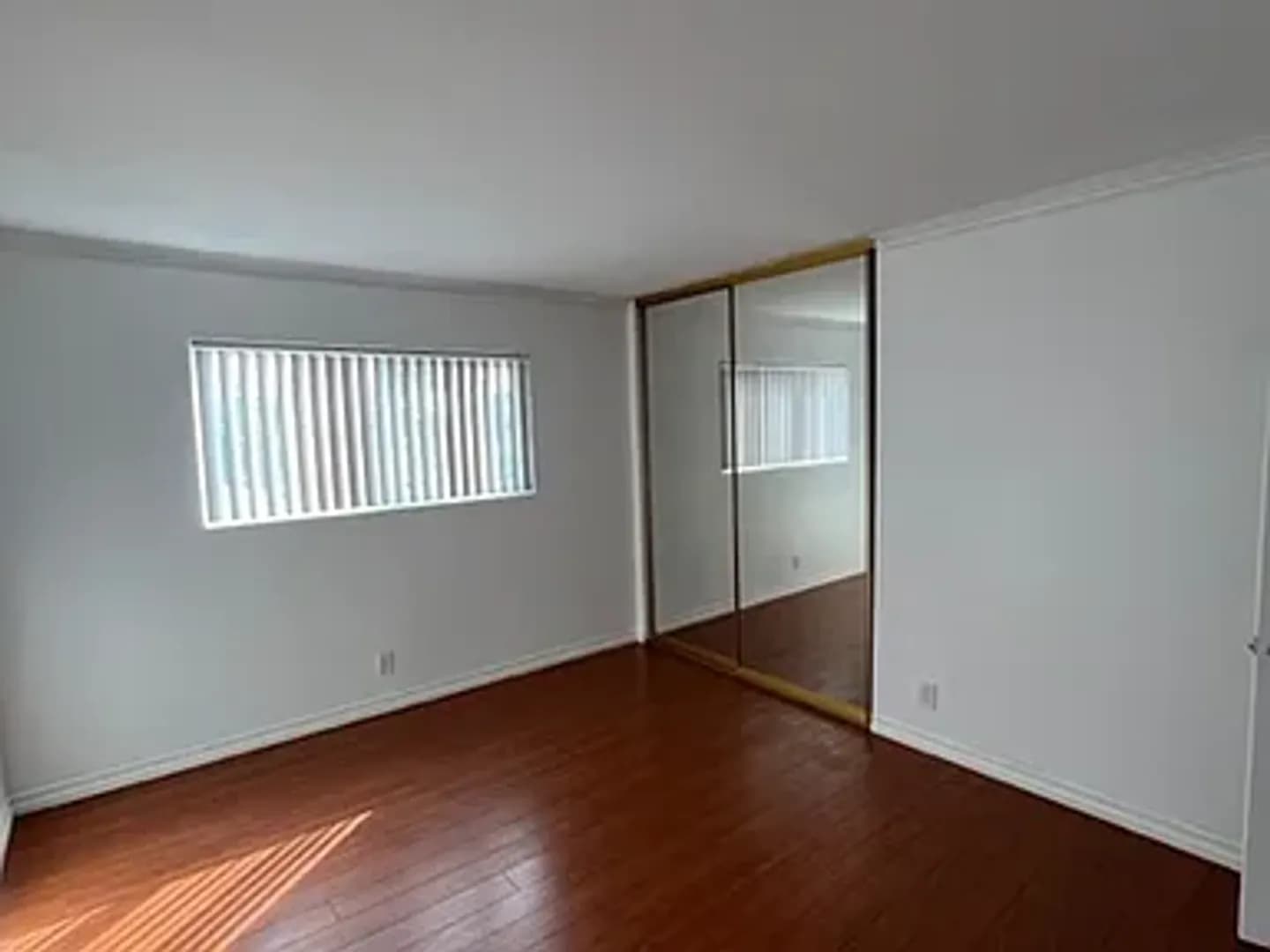 Glendale Apartment: 1400 Glenwood Road