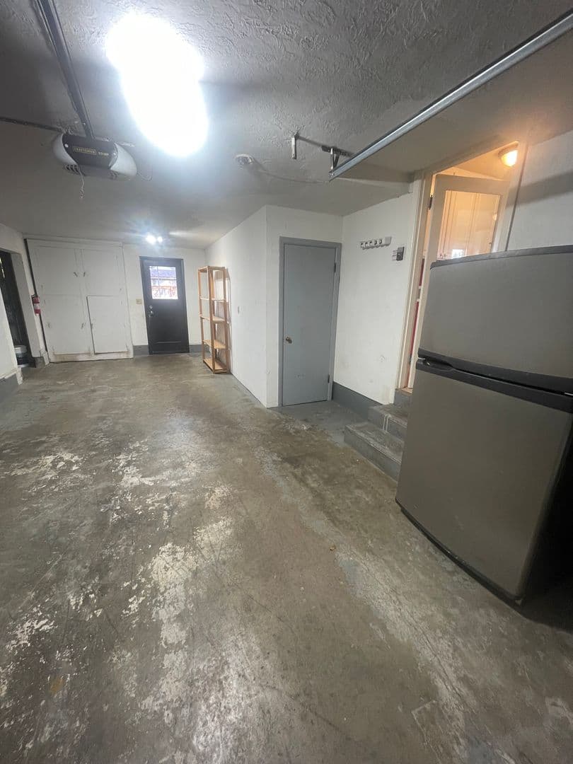 Lebanon House: 515 E Elmore St.