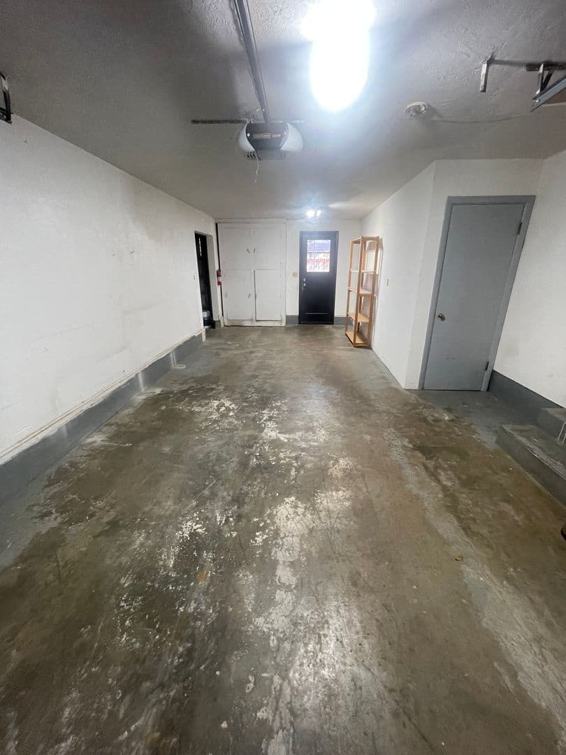Lebanon House: 515 E Elmore St.