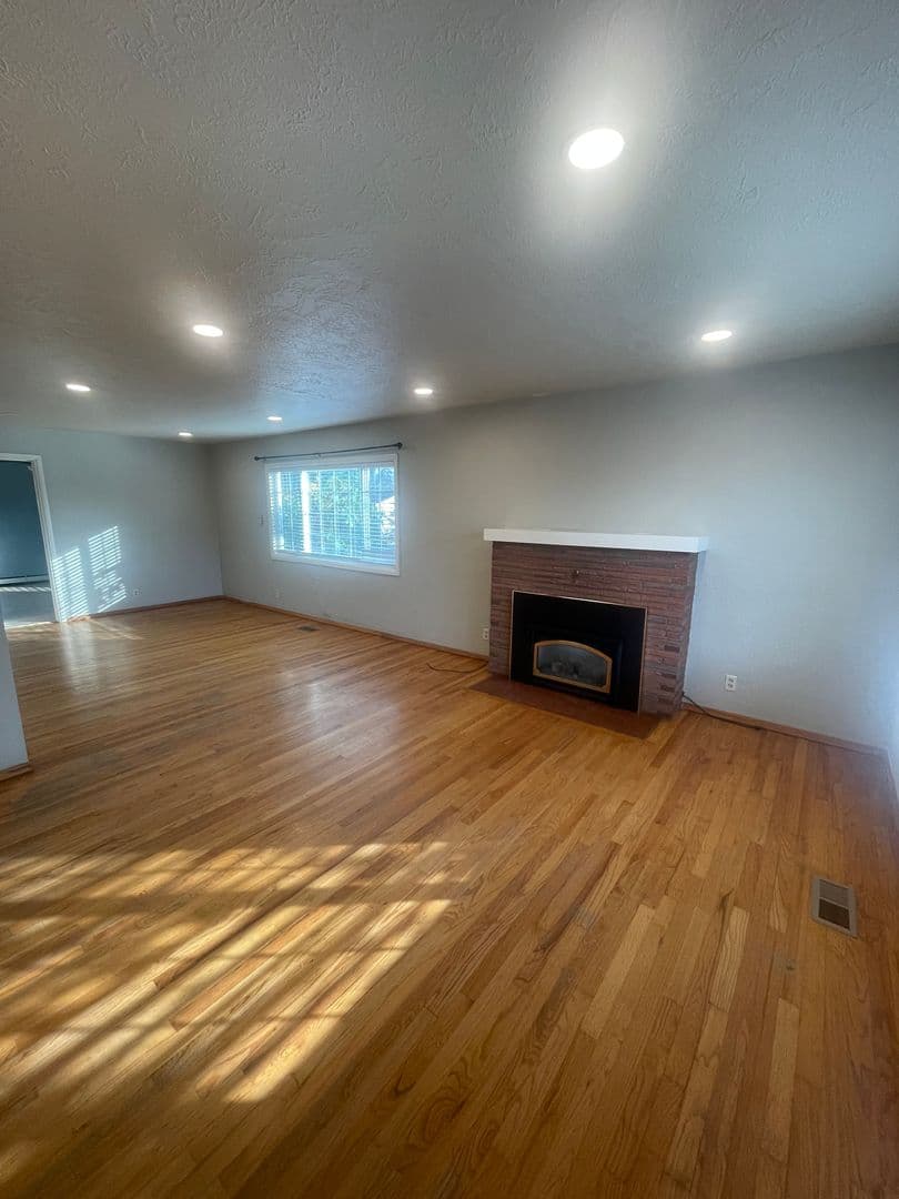 Lebanon House: 515 E Elmore St.