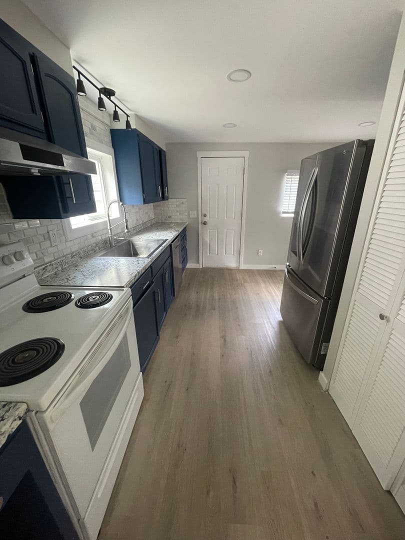 Albany House: 1934 1st Ave SE