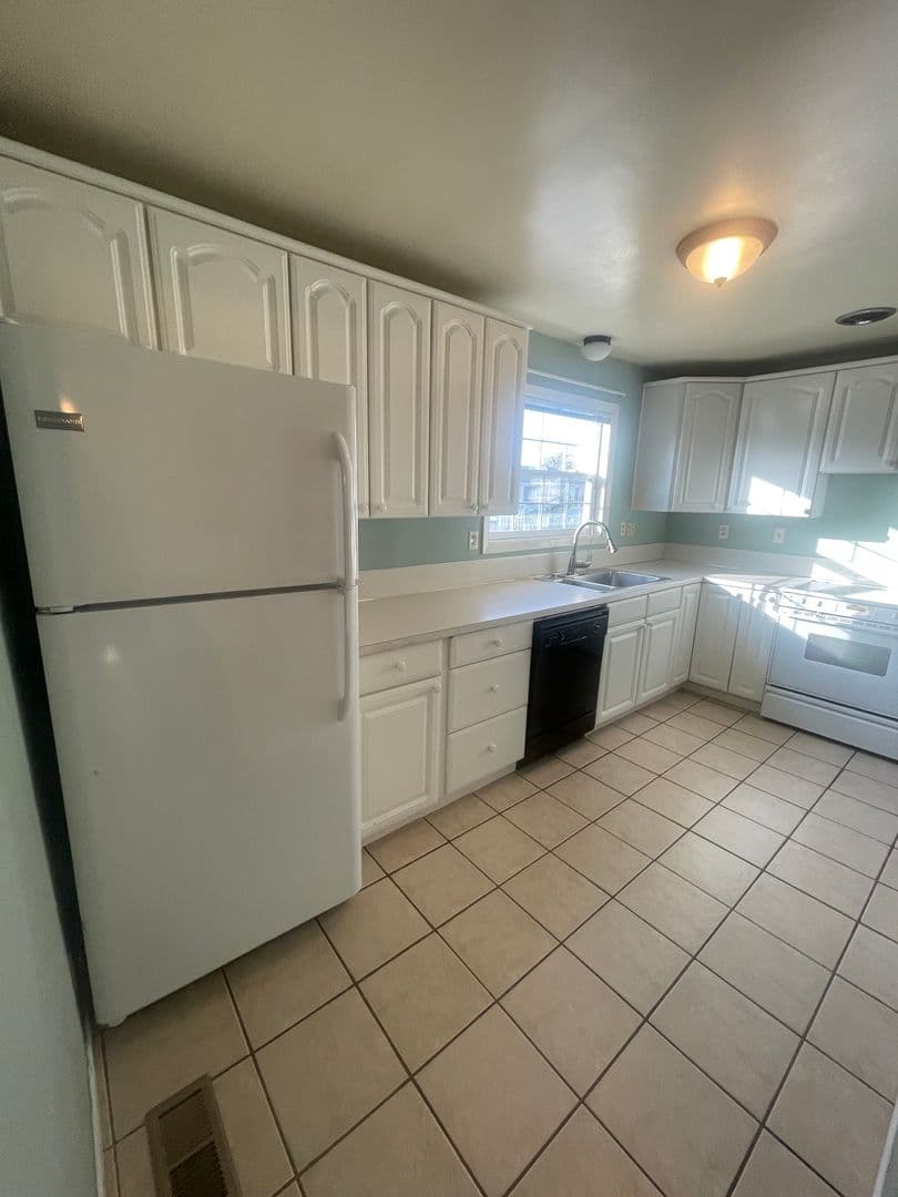 Lebanon House: 515 E Elmore St.