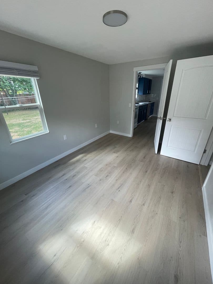 Albany House: 1934 1st Ave SE