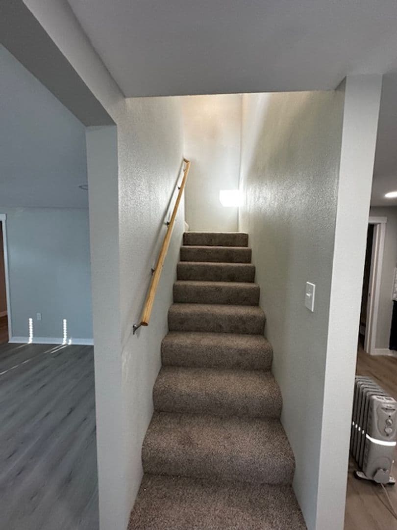 Albany House: 1934 1st Ave SE