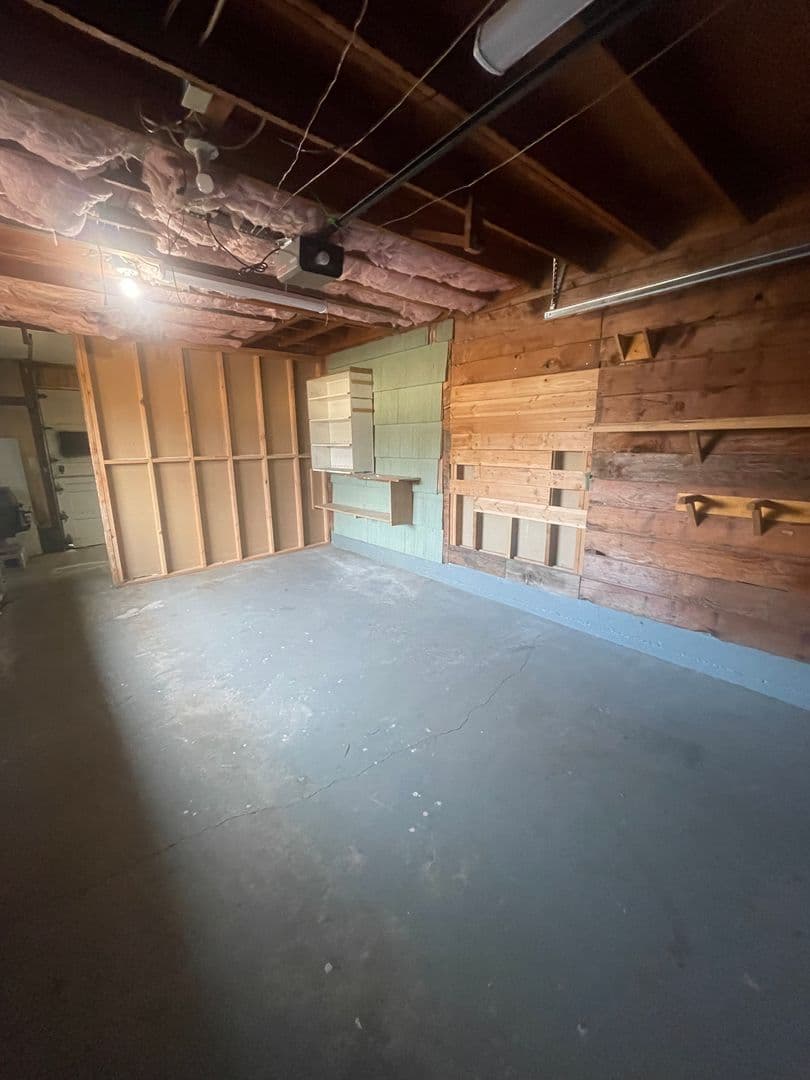Lebanon House: 515 E Elmore St.