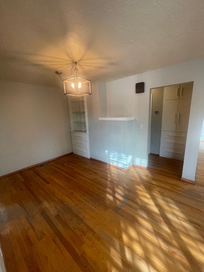 Lebanon House: 515 E Elmore St.