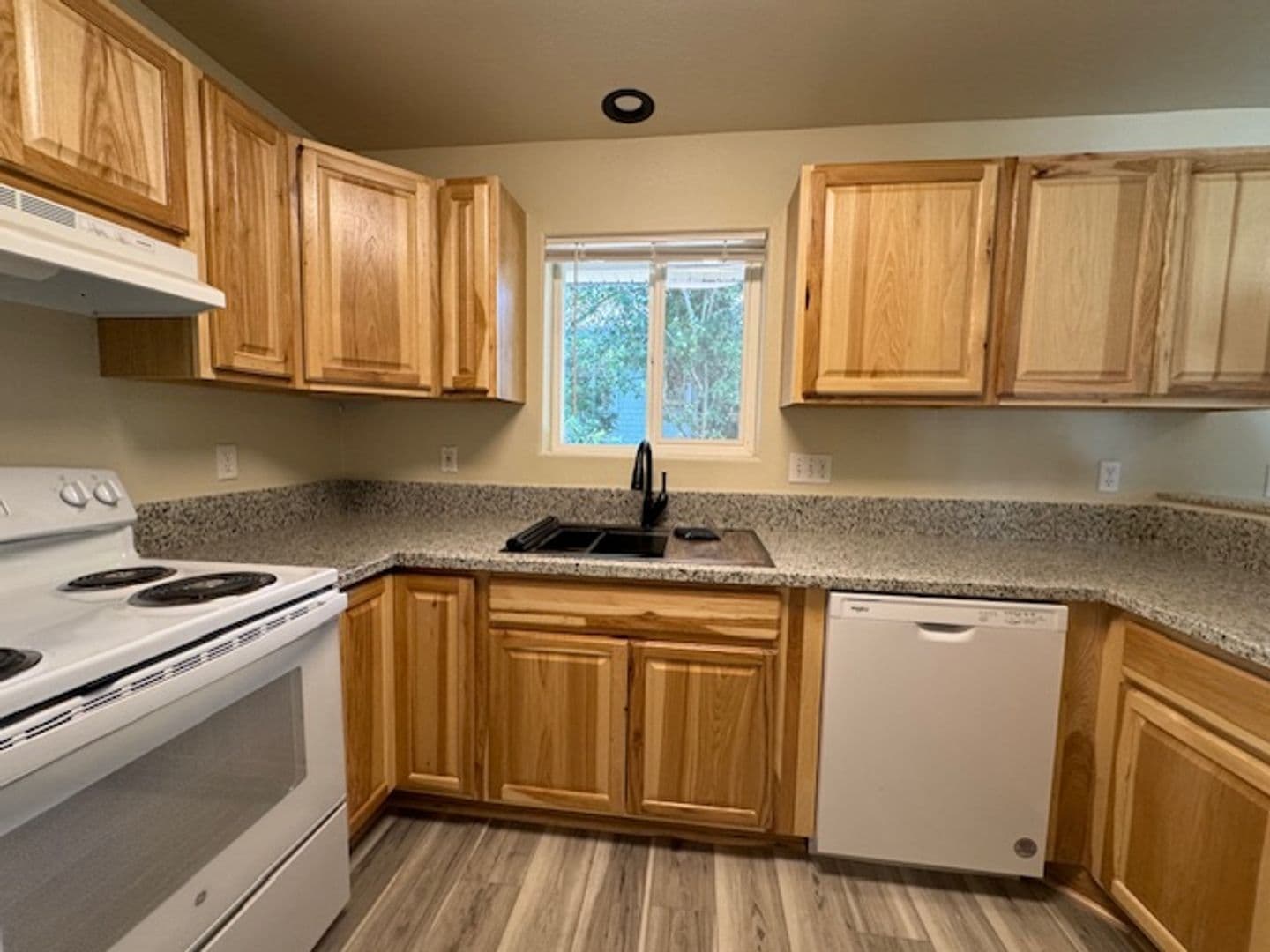 Lebanon Townhome: 157 E. Ash St.