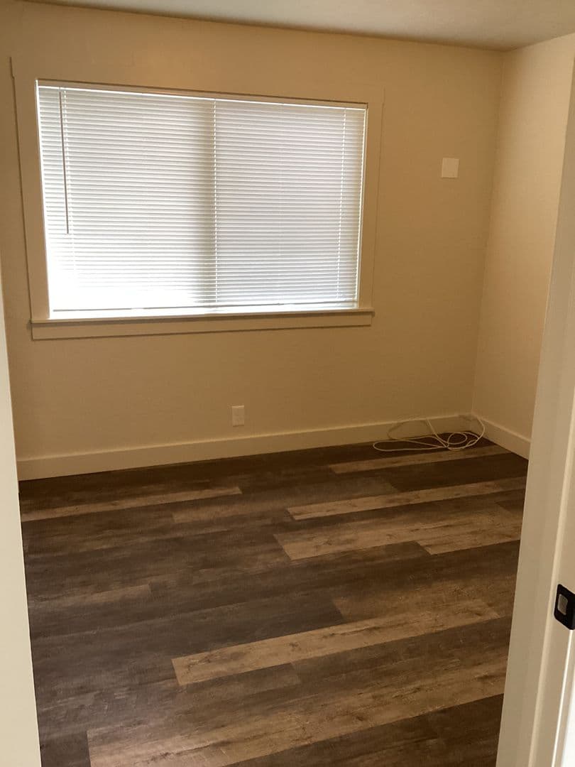 Lebanon Apartment: 152 E. Milton St. #6