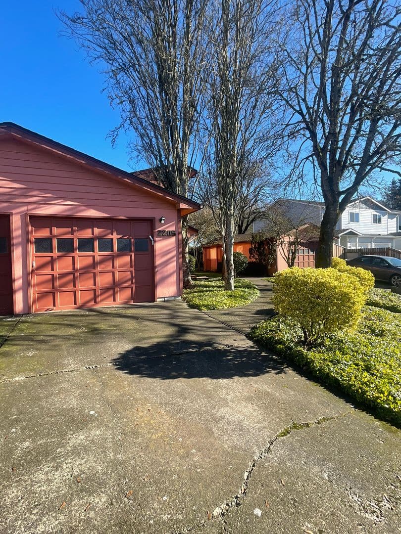 Albany Apartment: 2205 Jefferson CT SE