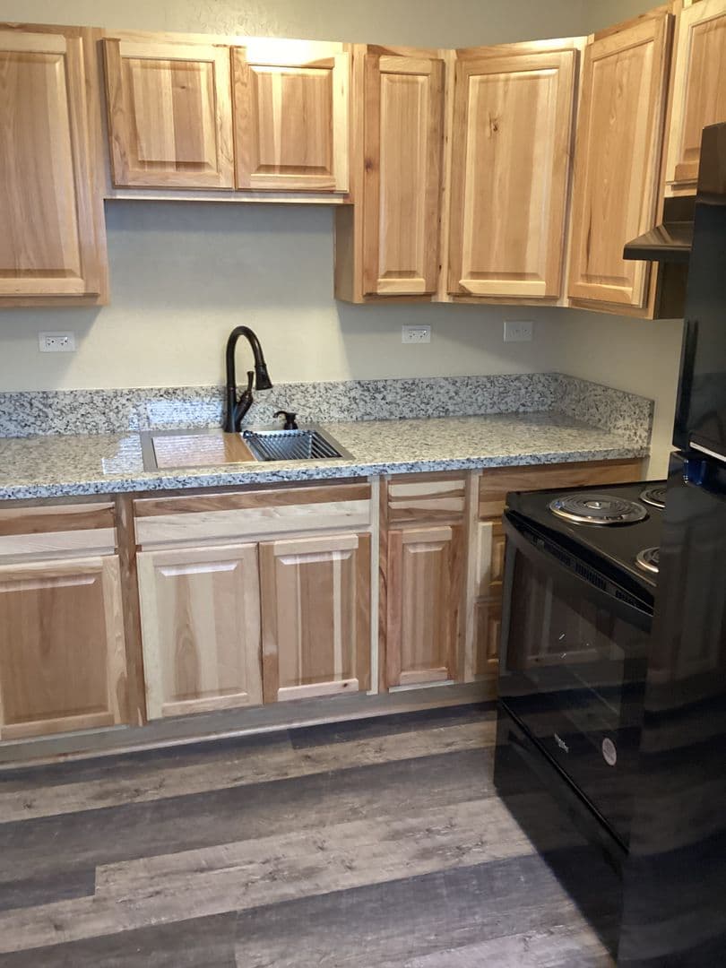 Lebanon Apartment: 152 E. Milton St. #6