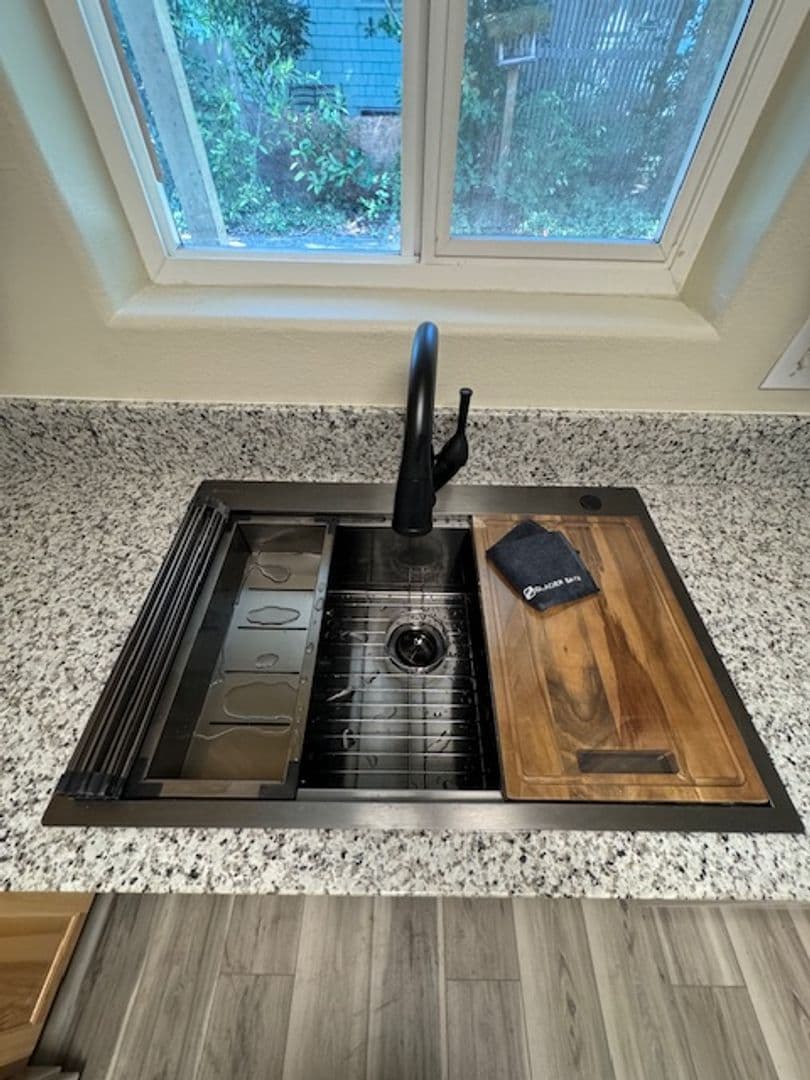 Lebanon Townhome: 157 E. Ash St.