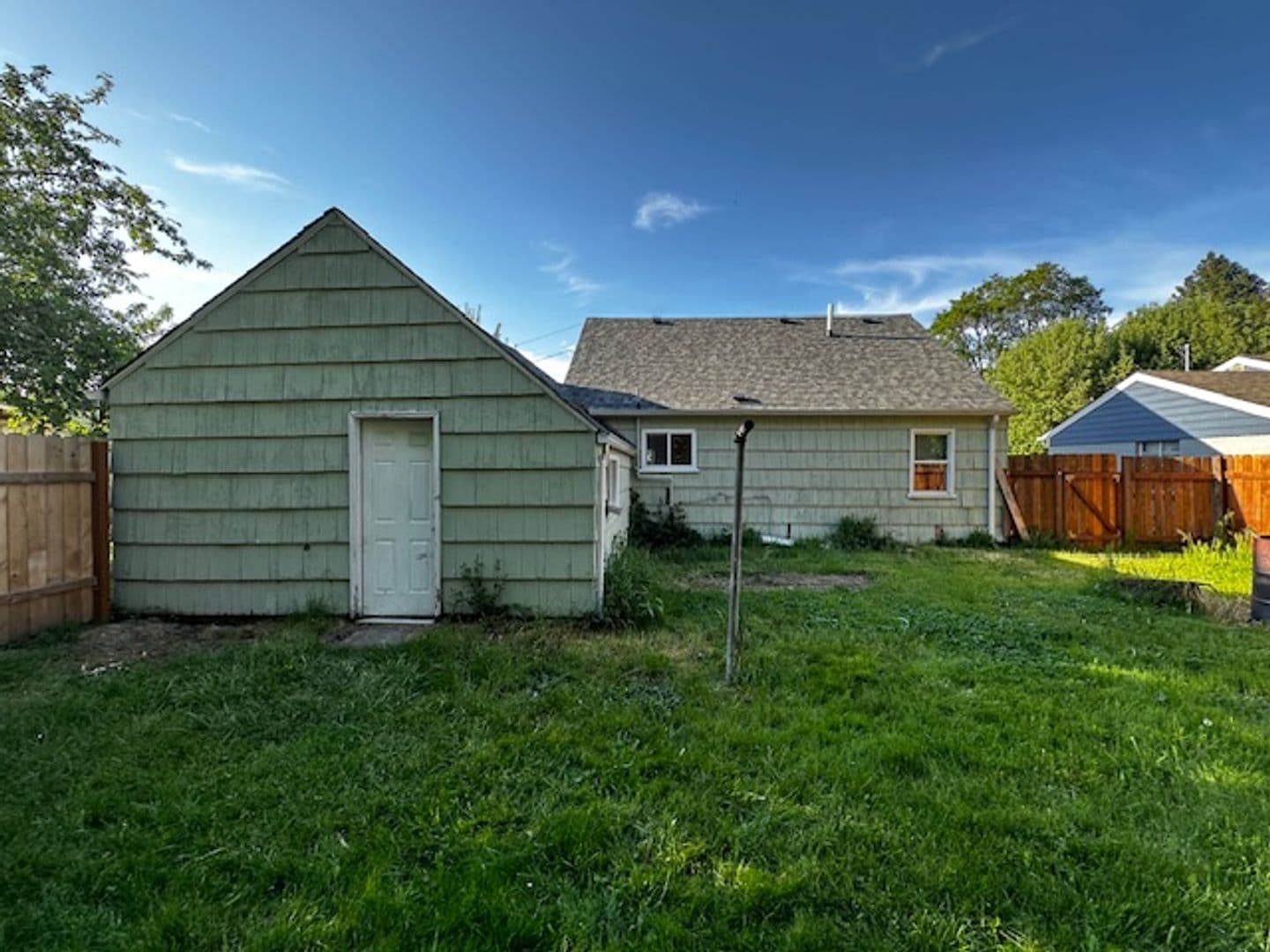 Albany House: 1934 1st Ave SE