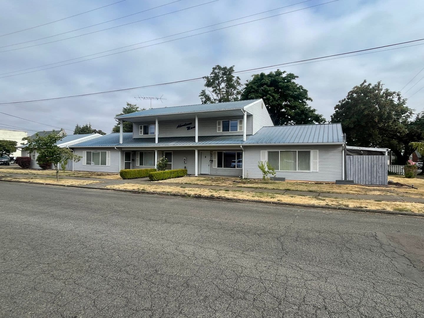 Lebanon Townhome: 157 E. Ash St.