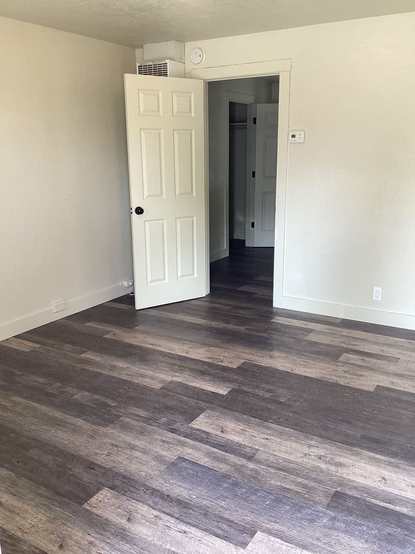 Lebanon Apartment: 152 E. Milton St. #6