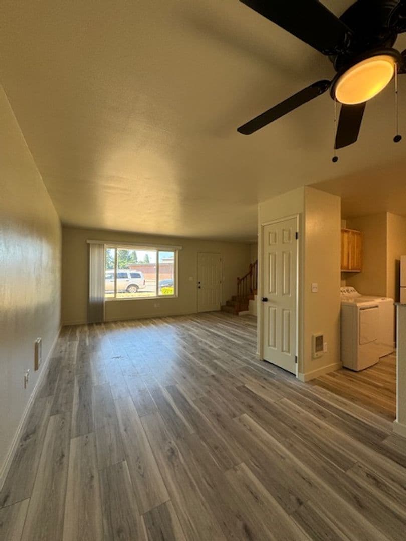 Lebanon Townhome: 157 E. Ash St.