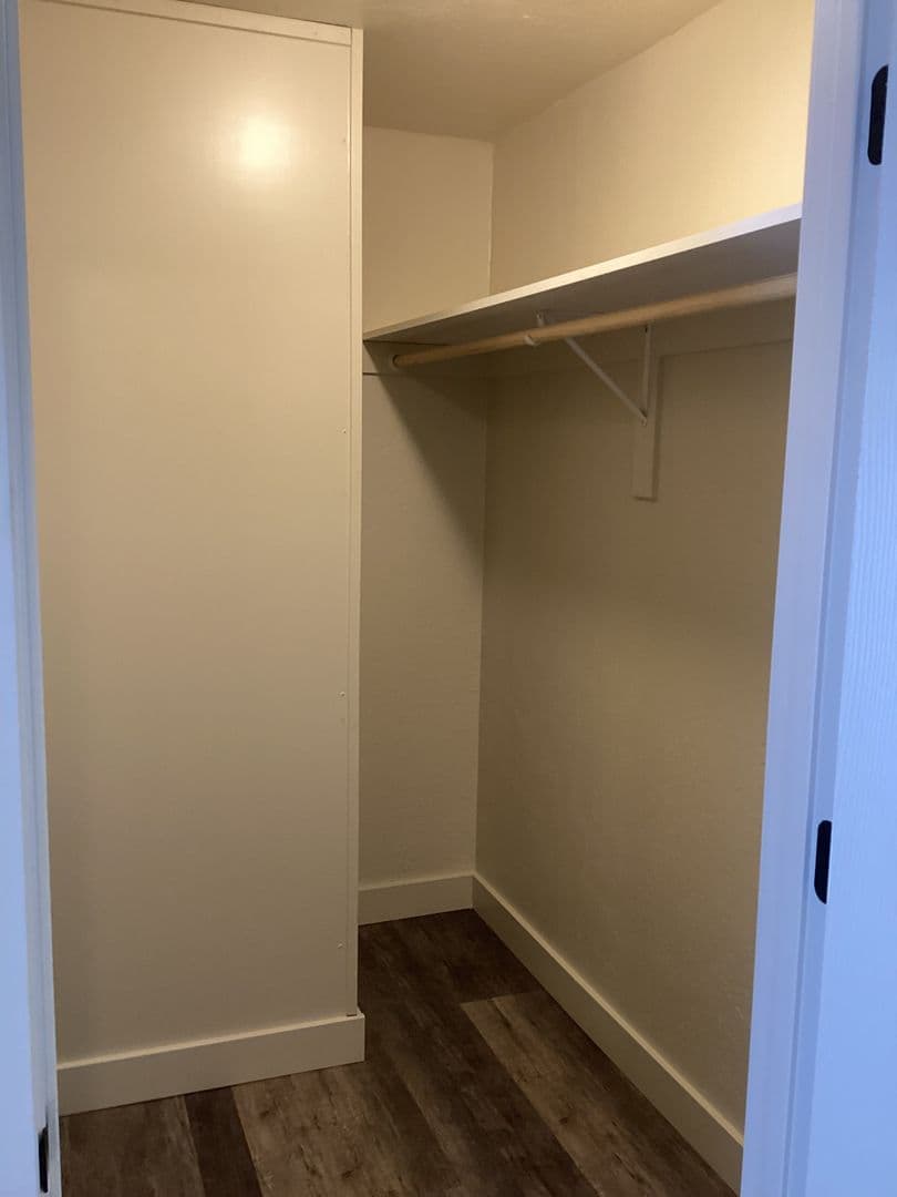Lebanon Apartment: 152 E. Milton St. #6