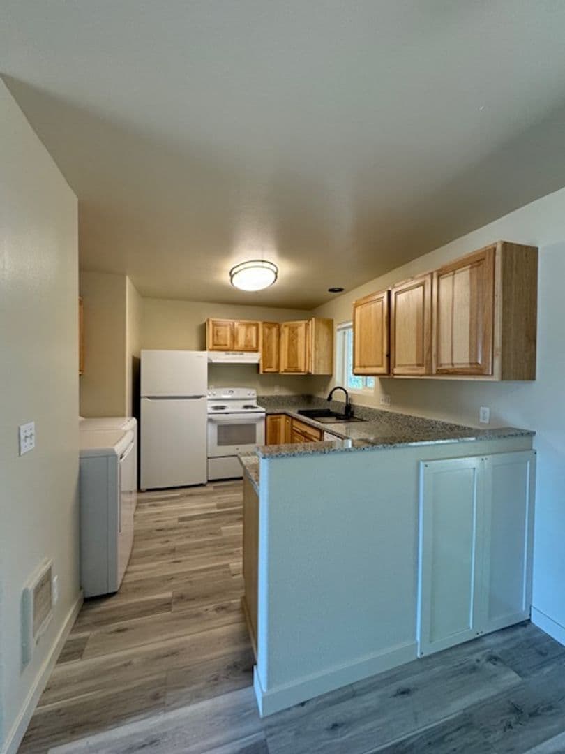 Lebanon Townhome: 157 E. Ash St.