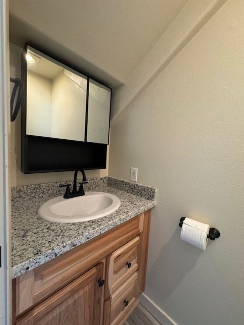 Lebanon Townhome: 157 E. Ash St.