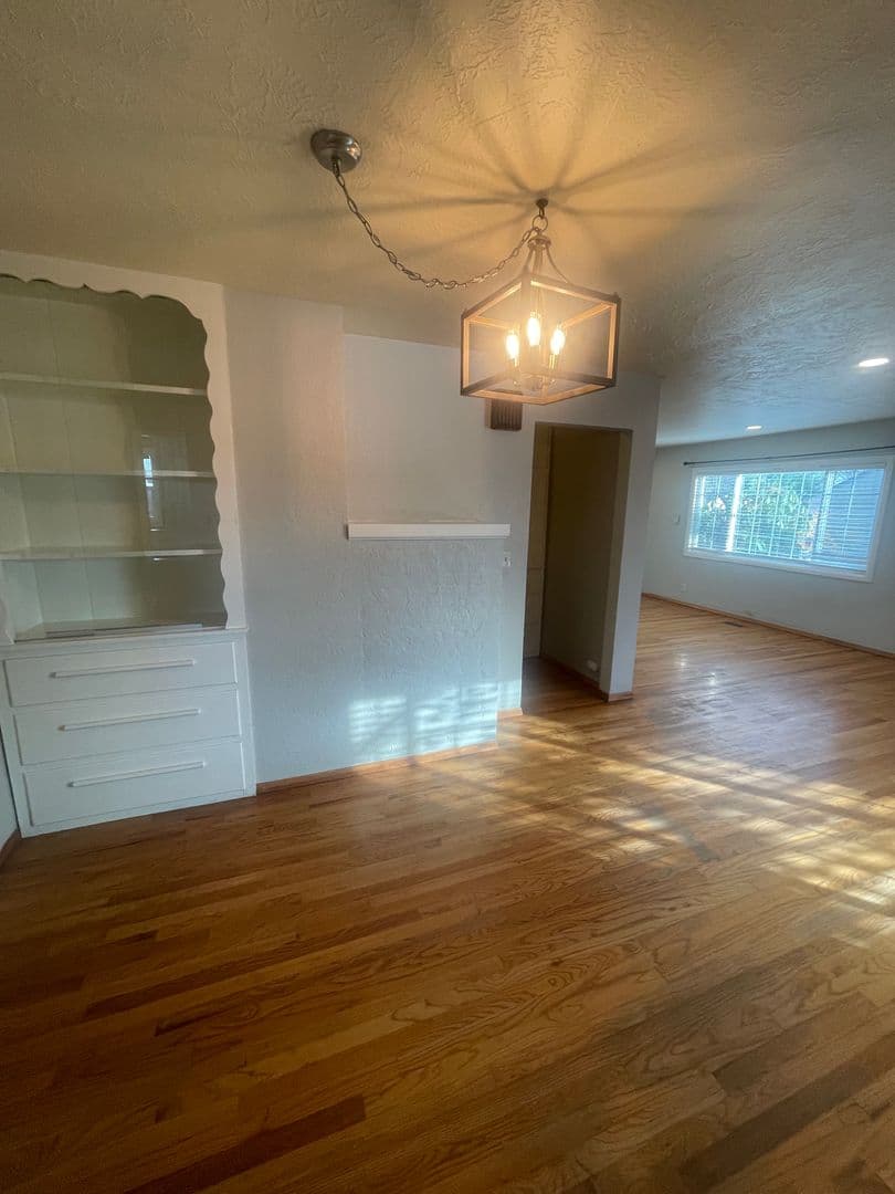 Lebanon House: 515 E Elmore St.