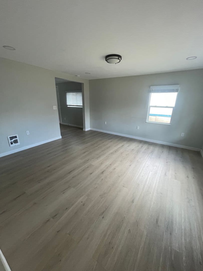Albany House: 1934 1st Ave SE