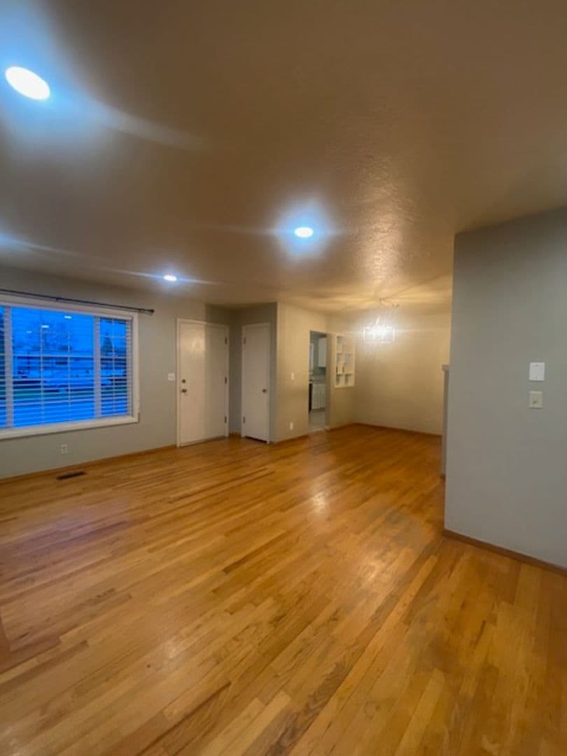 Lebanon House: 515 E Elmore St.