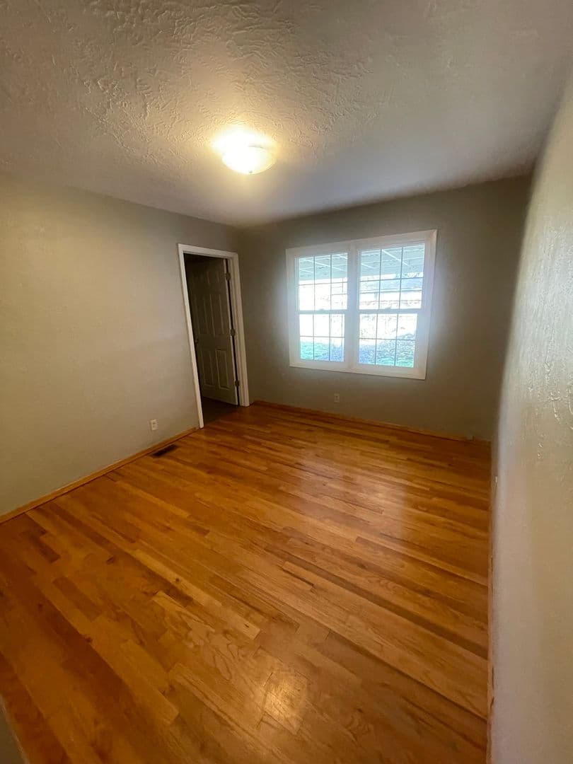 Lebanon House: 515 E Elmore St.