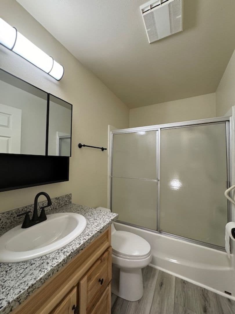 Lebanon Townhome: 157 E. Ash St.