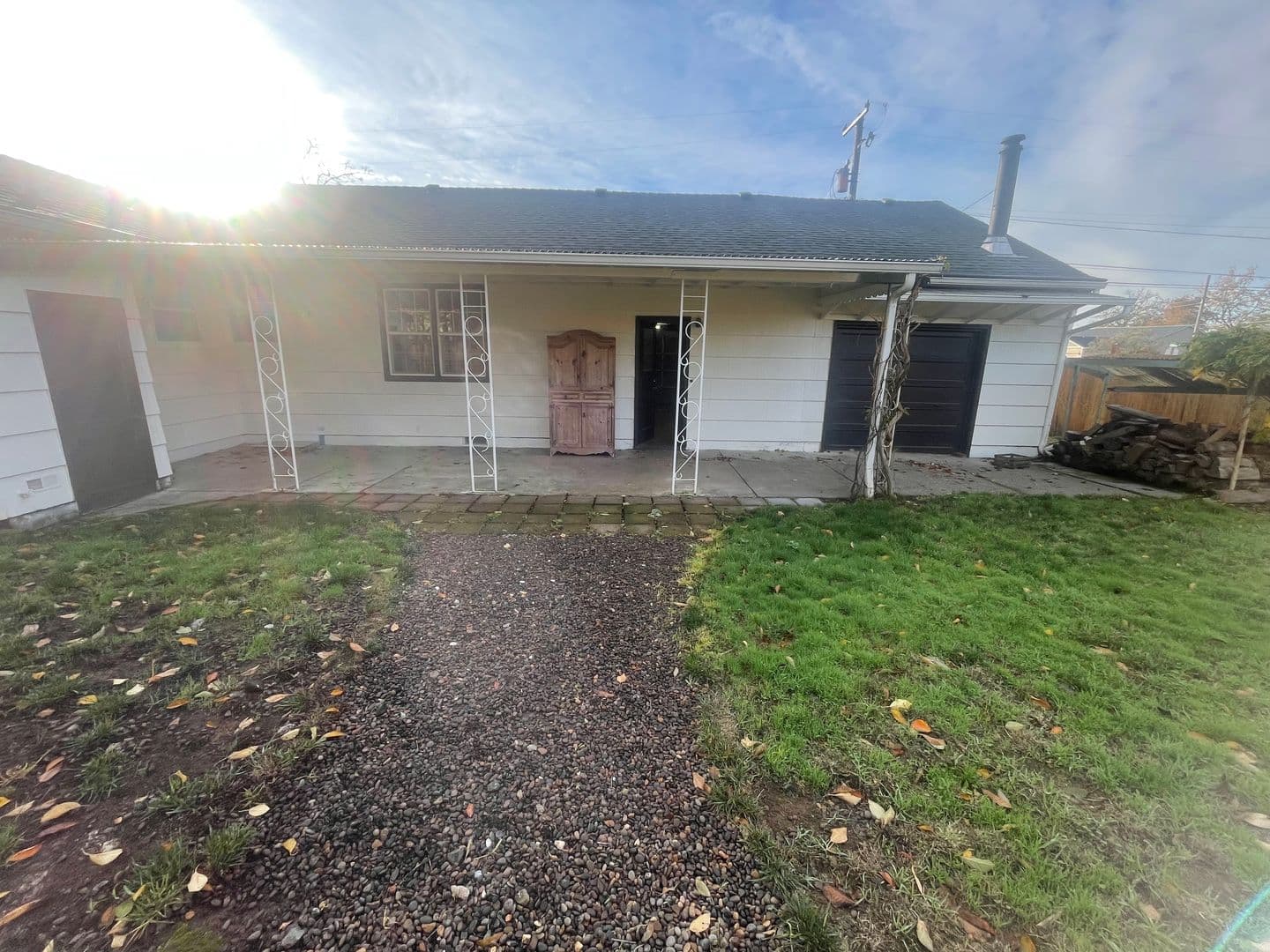 Lebanon House: 515 E Elmore St.