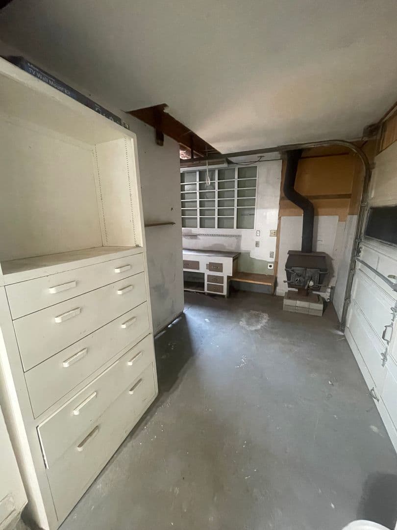 Lebanon House: 515 E Elmore St.
