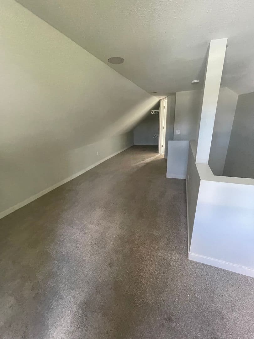 Albany House: 1934 1st Ave SE