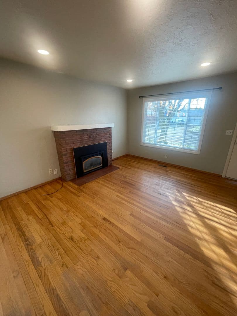 Lebanon House: 515 E Elmore St.