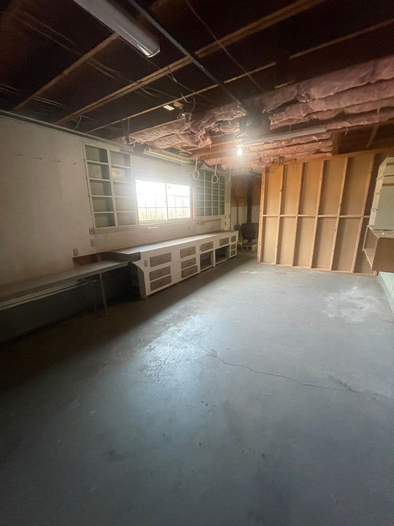 Lebanon House: 515 E Elmore St.