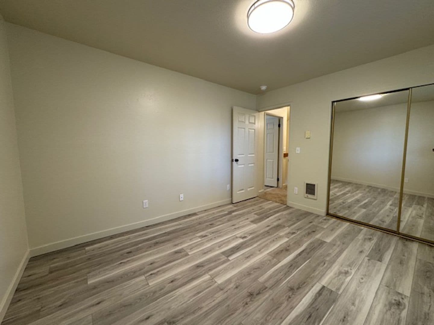 Lebanon Townhome: 157 E. Ash St.