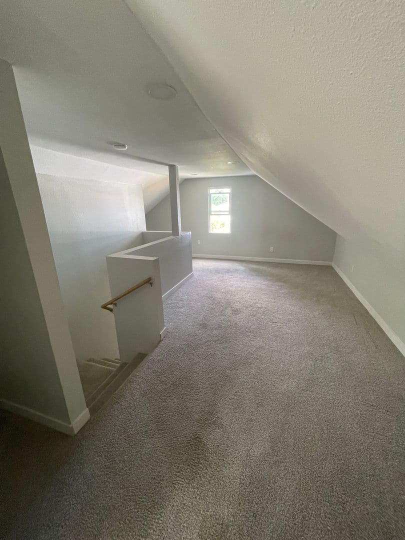 Albany House: 1934 1st Ave SE