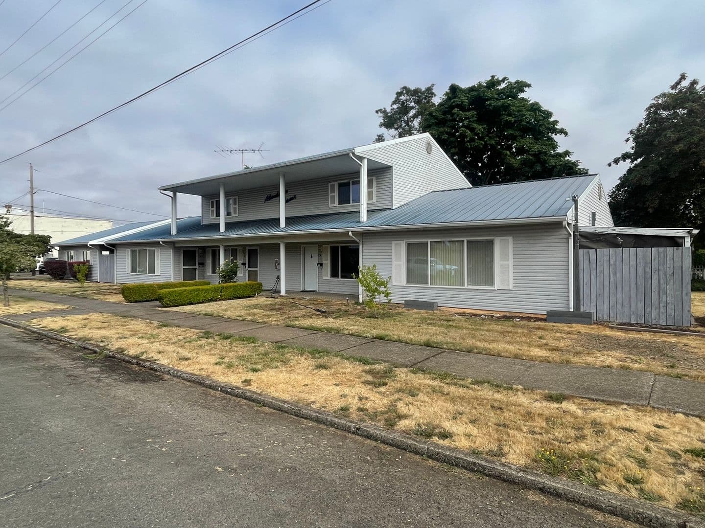 Lebanon Townhome: 157 E. Ash St.