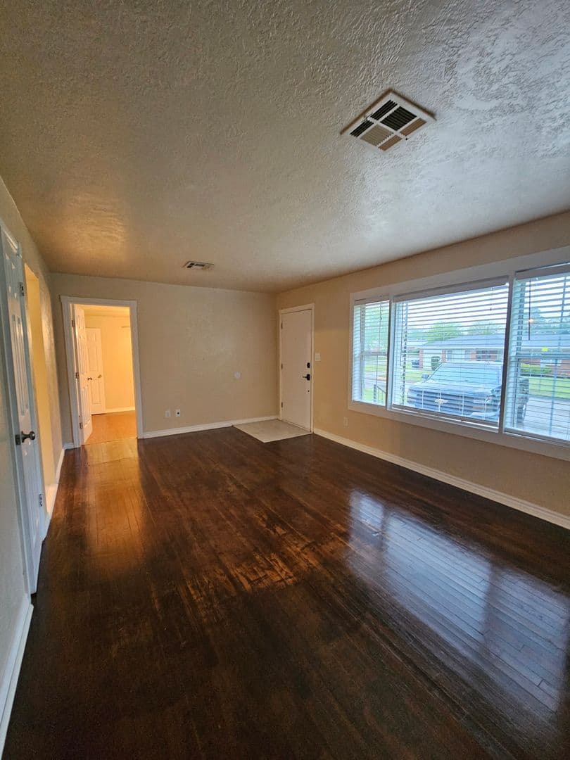 Norman House: 502 Fleetwood Dr