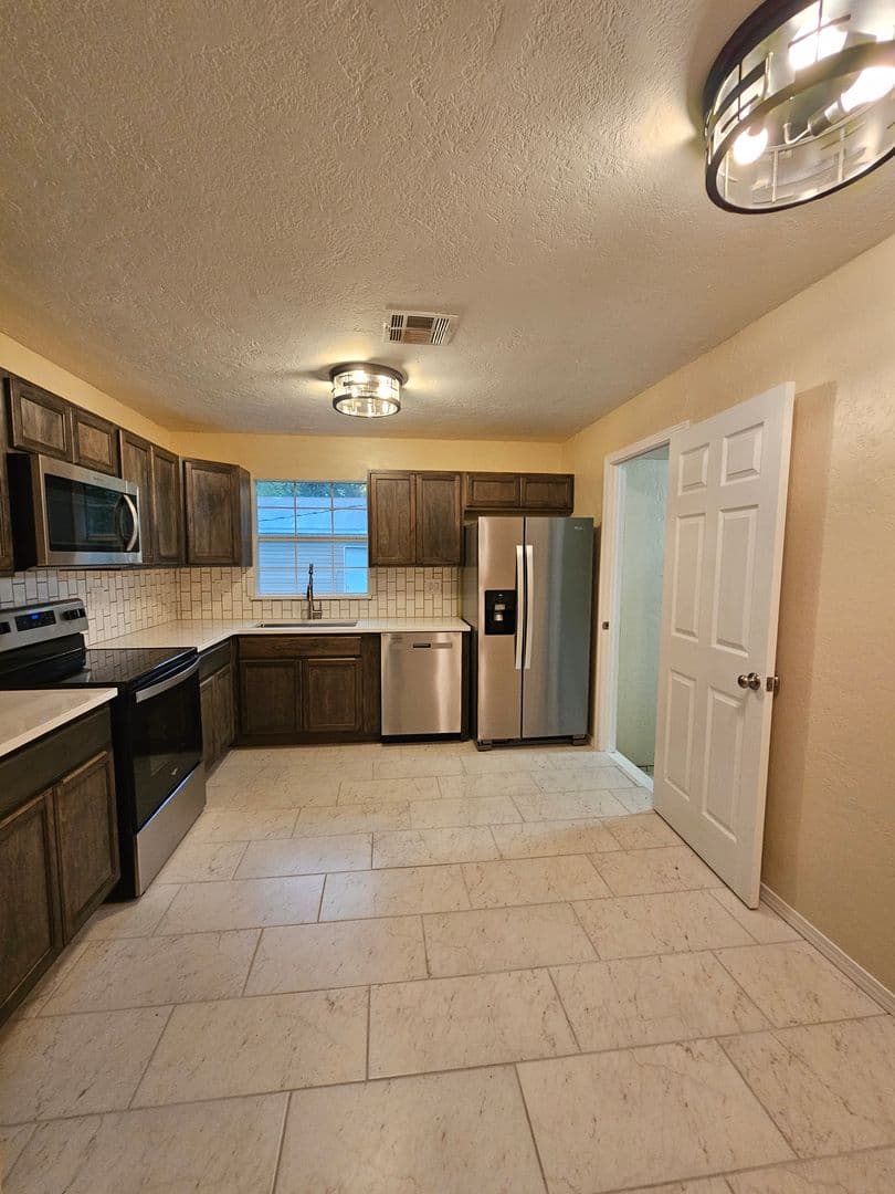 Norman House: 502 Fleetwood Dr